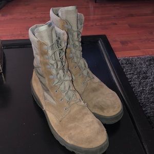 Size 13 R combat boots